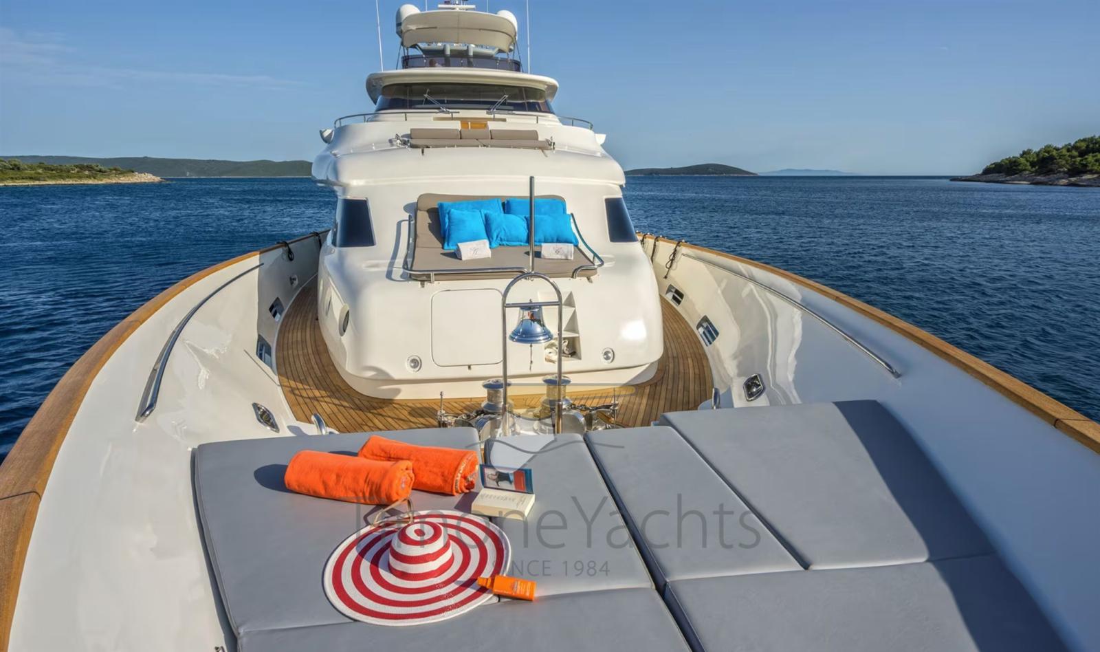 custom line Navetta 33