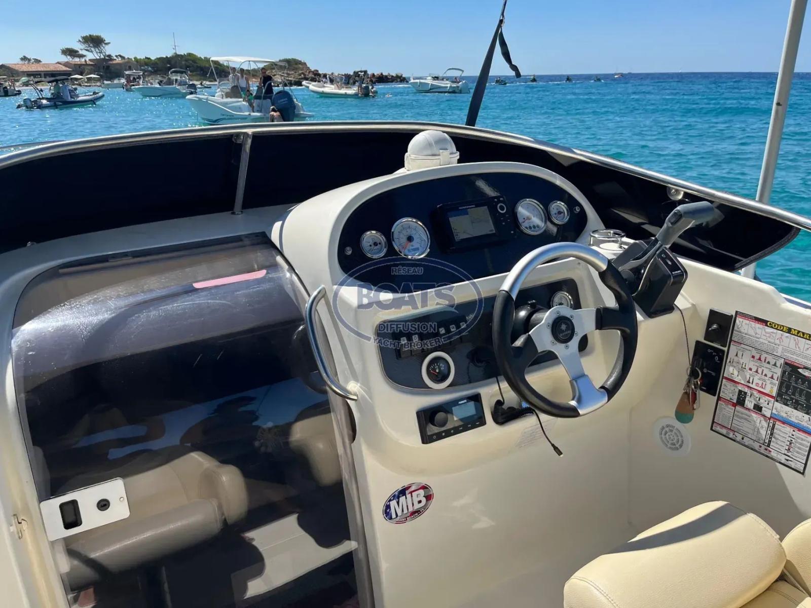 jeanneau Cap camarat 715 wa