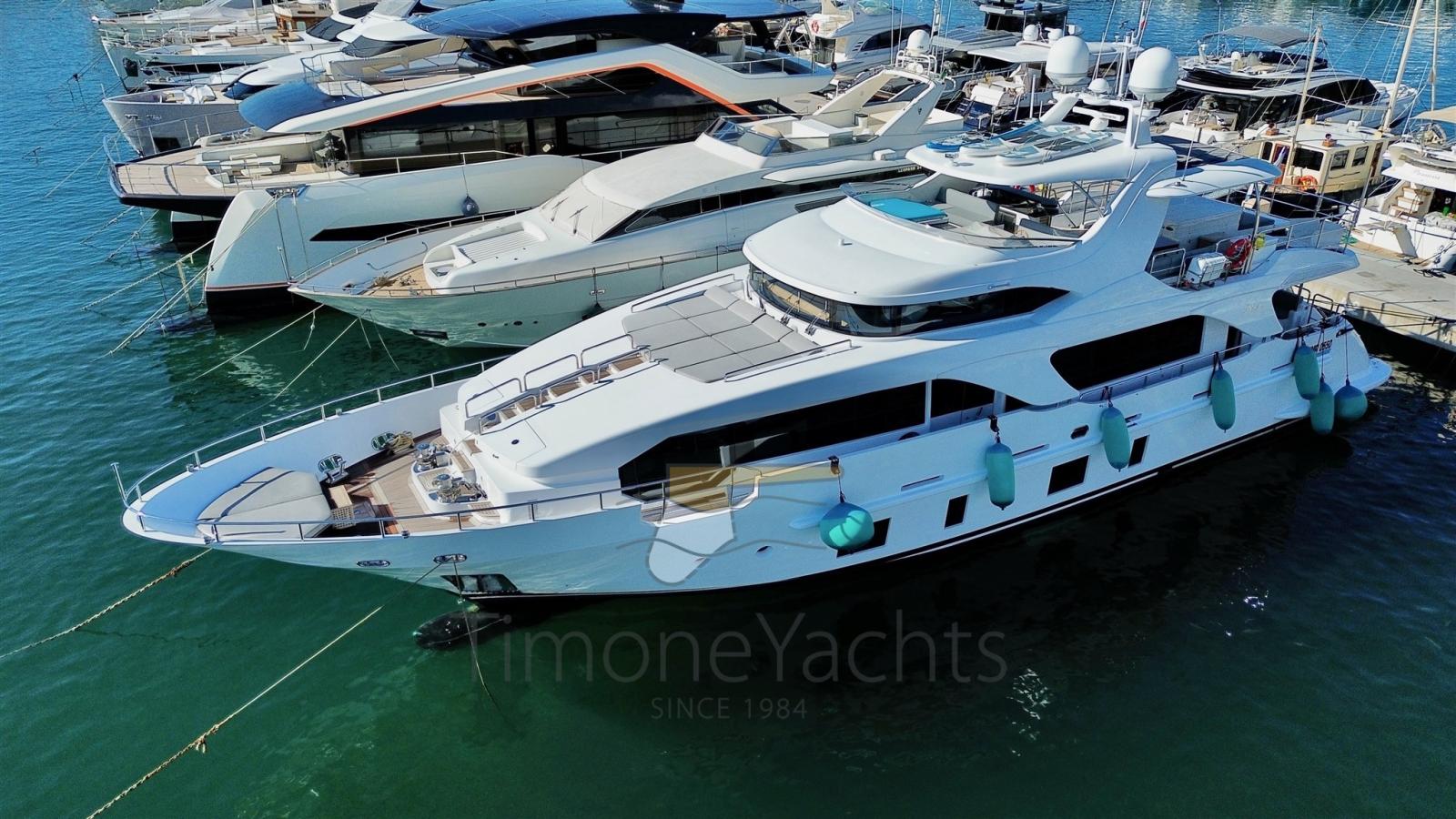 benetti Delfino 93'