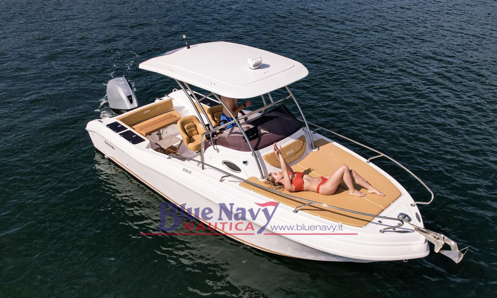 ranieri Evo 25 - cabinato di 7,55mt 2 postiletto