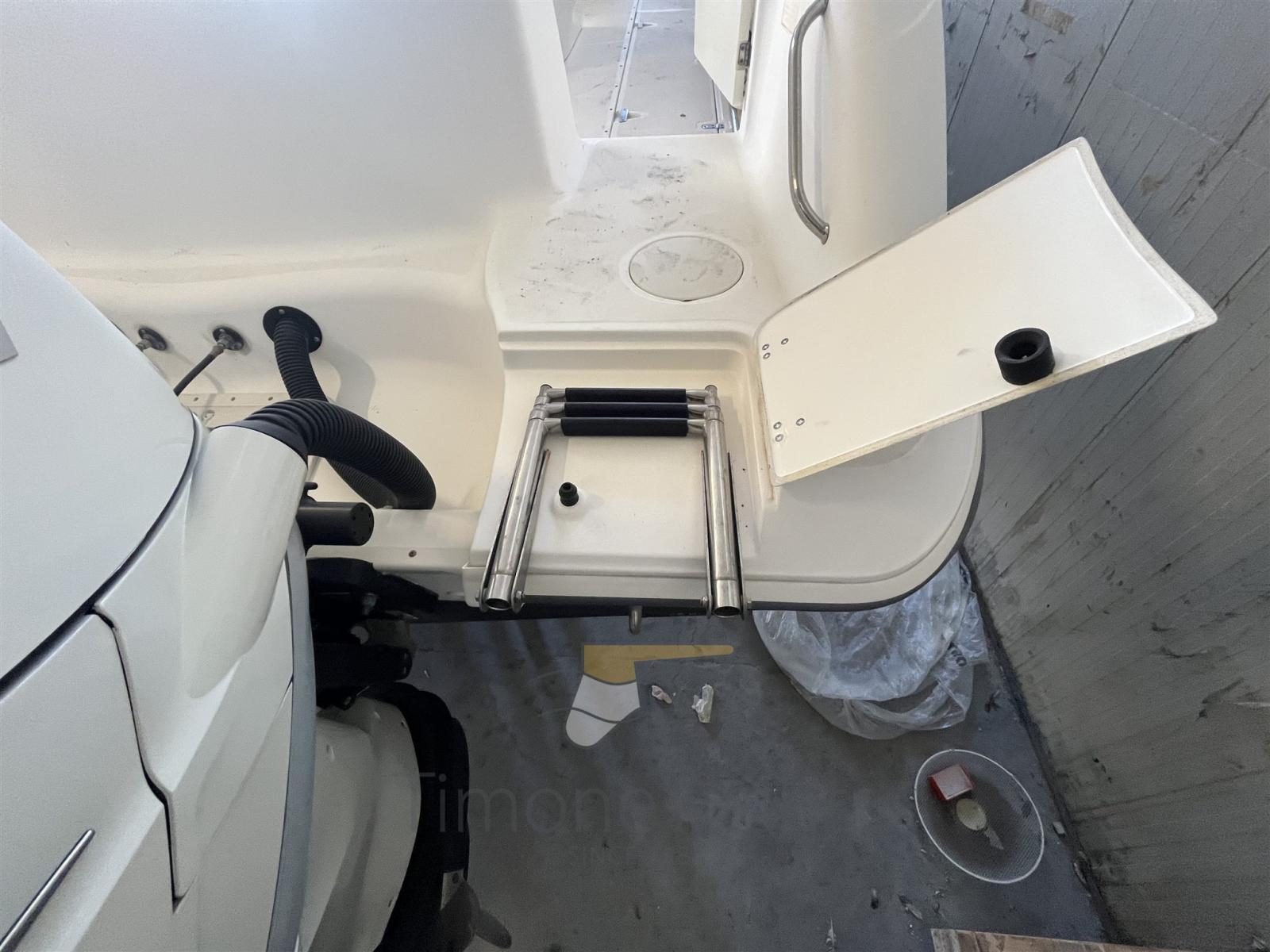 boston whaler Outrage 320