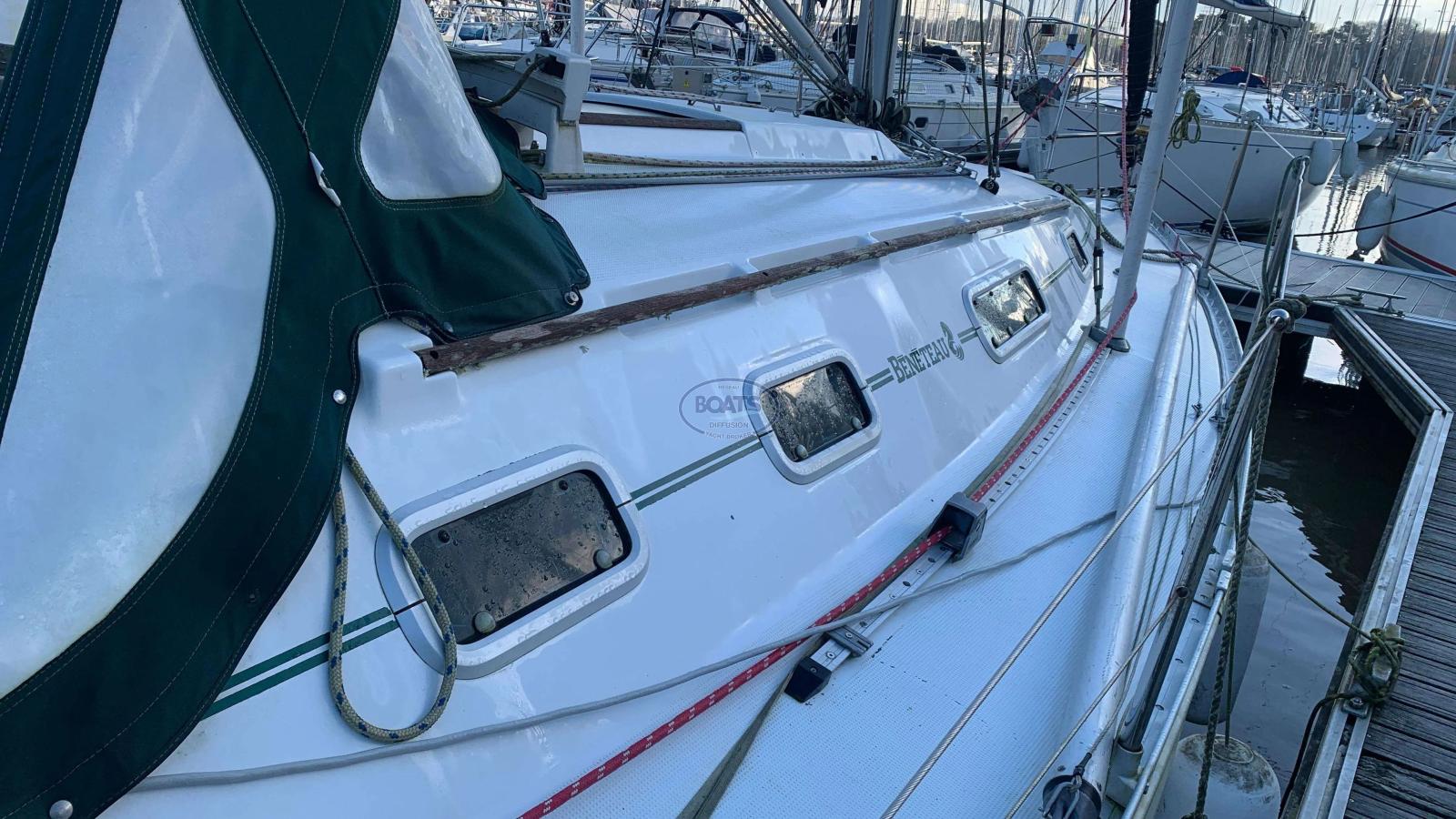 beneteau Oceanis 300