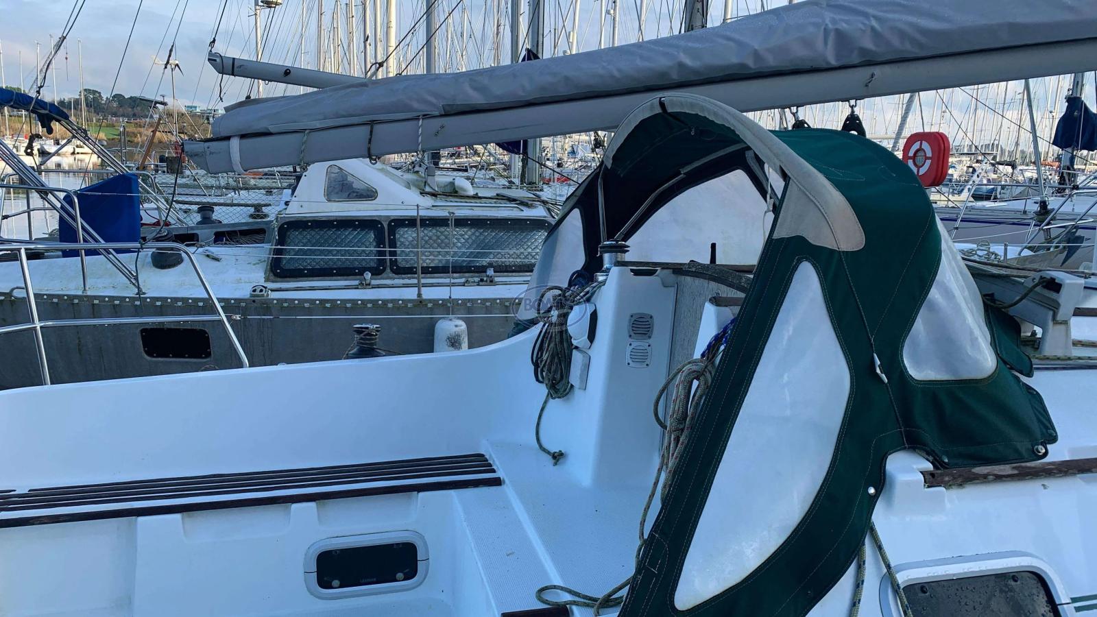 beneteau Oceanis 300