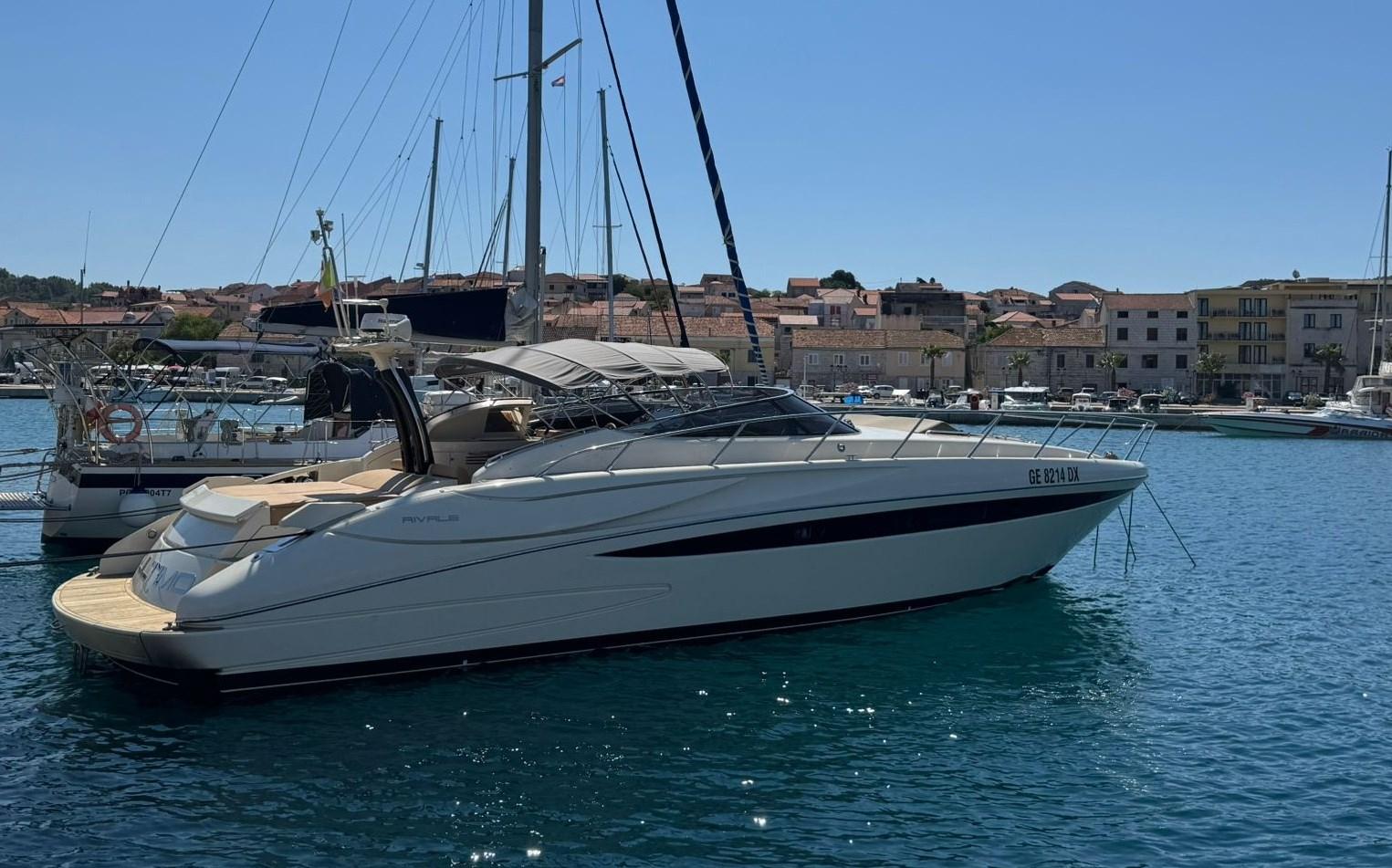 riva 52 rivale