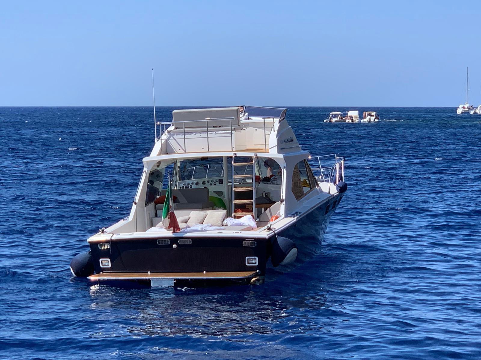 magnum marine 38 sport fisherman