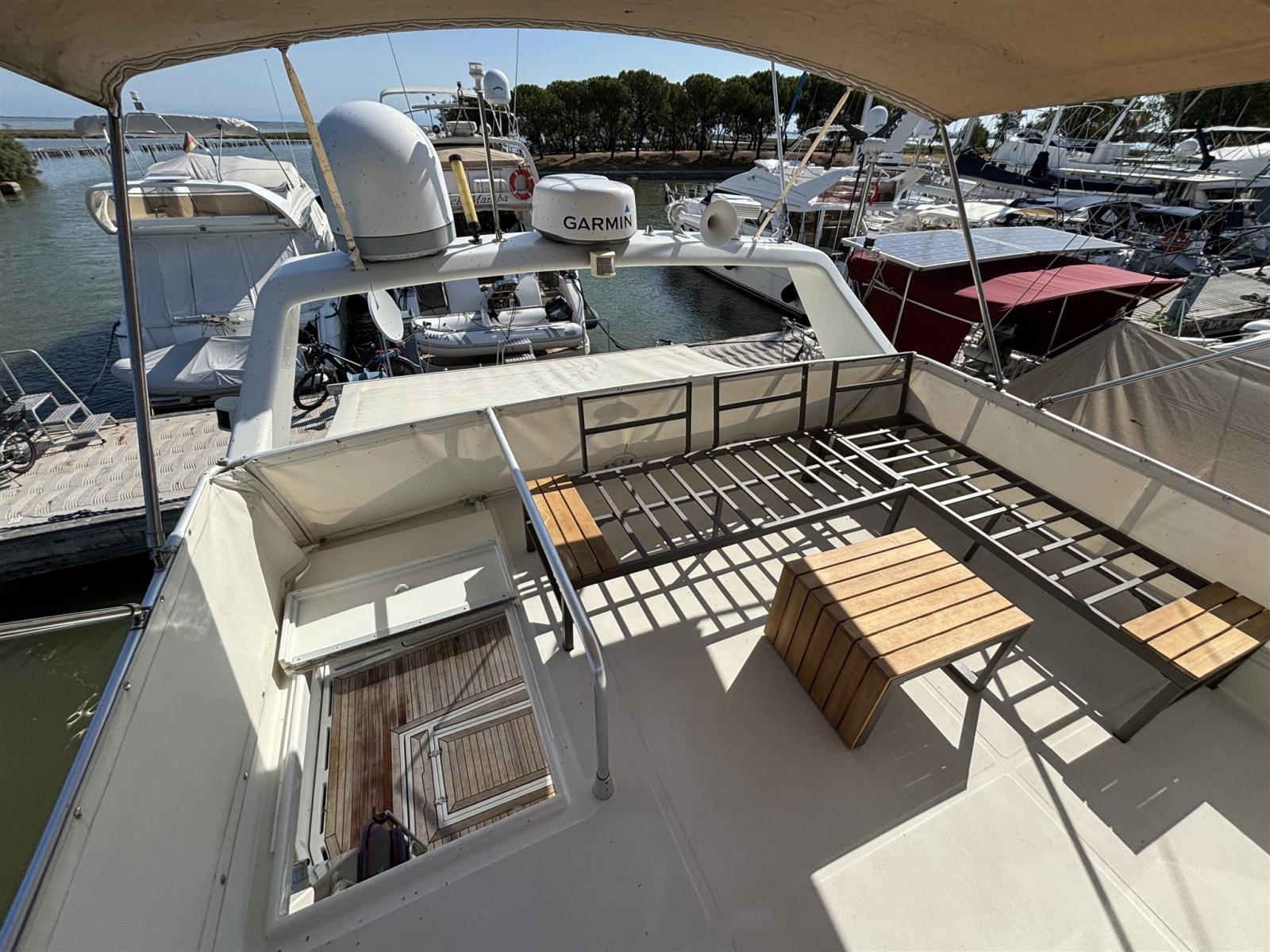 ferretti yachts Altura 52