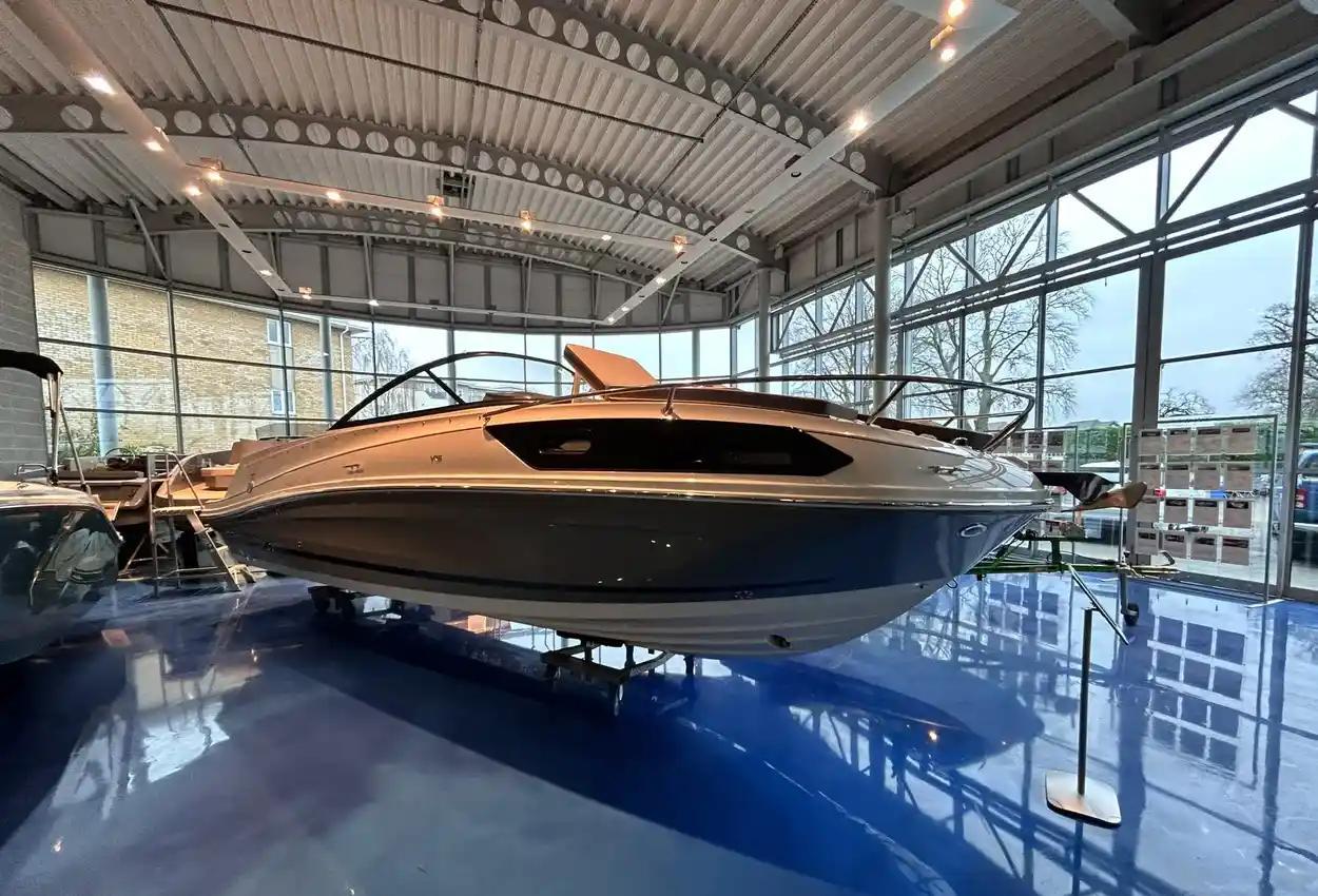 bayliner Vr6 cuddy