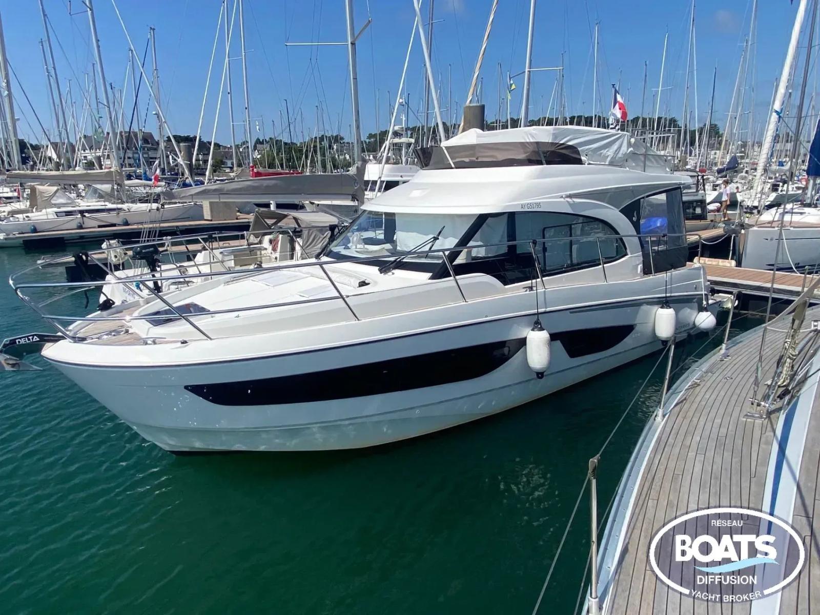 beneteau Antares 11 flybridge