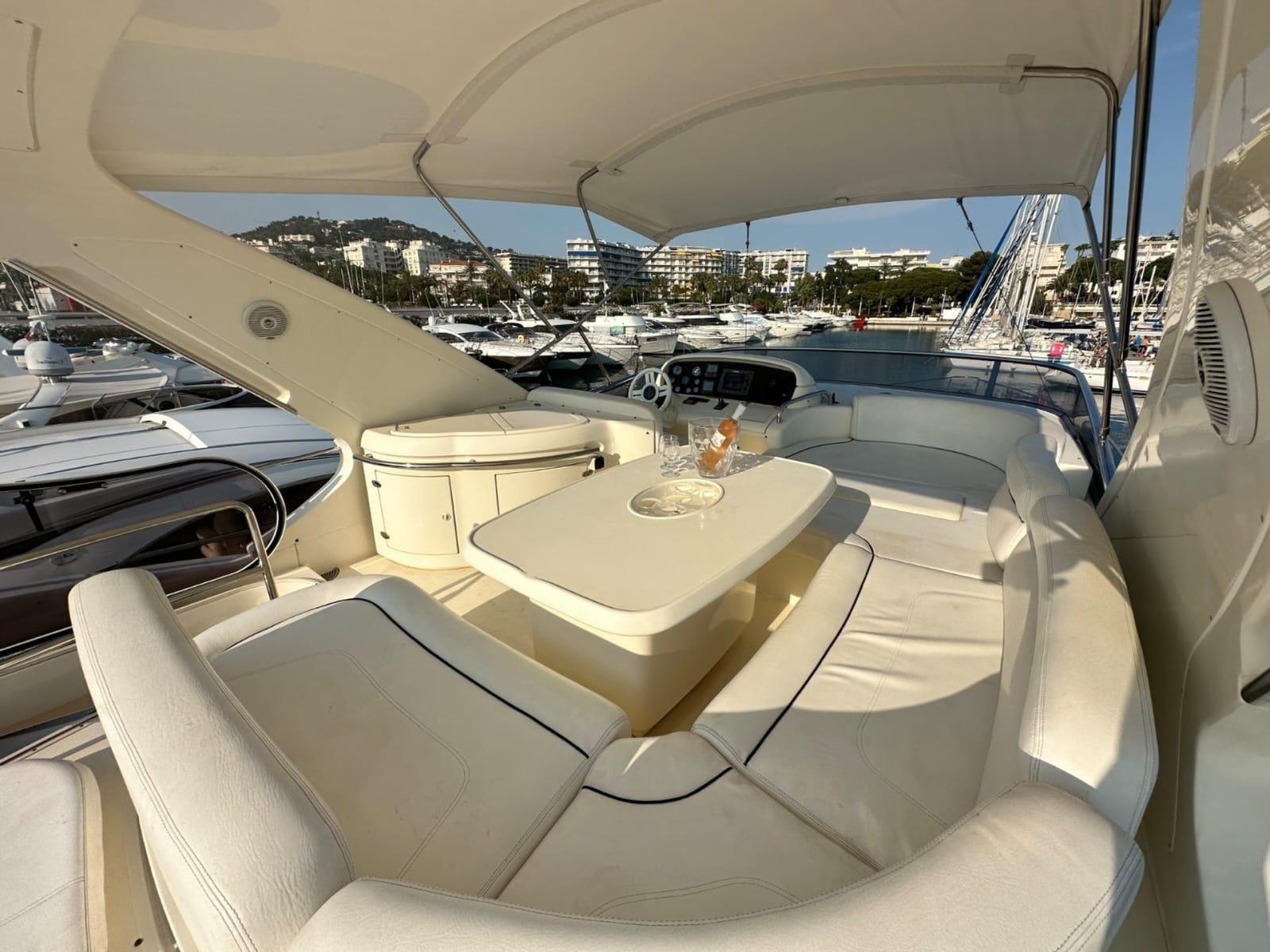 azimut 62