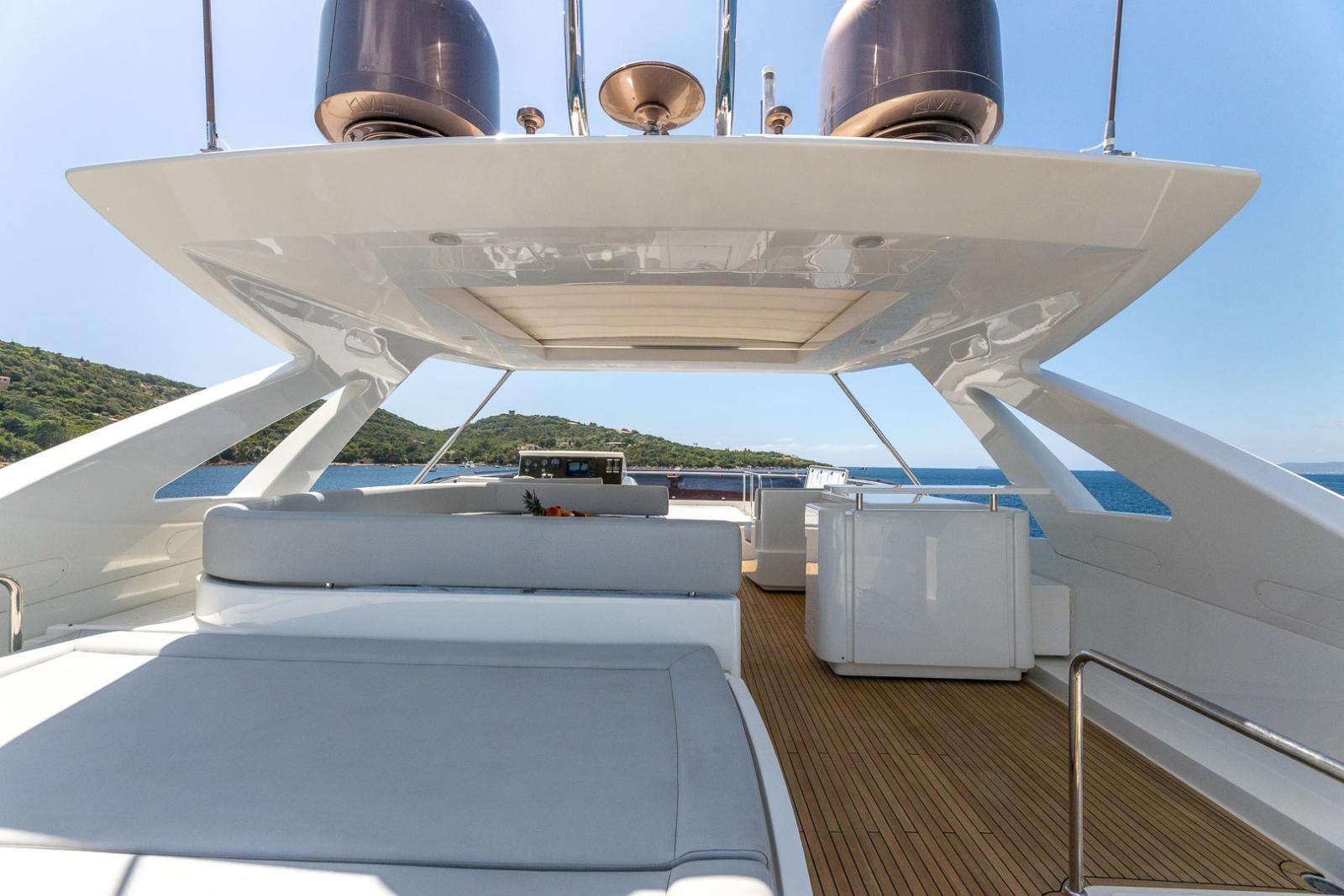ferretti yachts 800