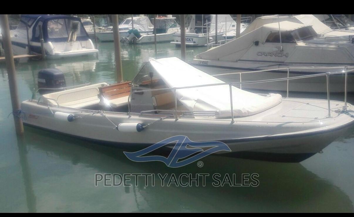 boston whaler 21 outrage