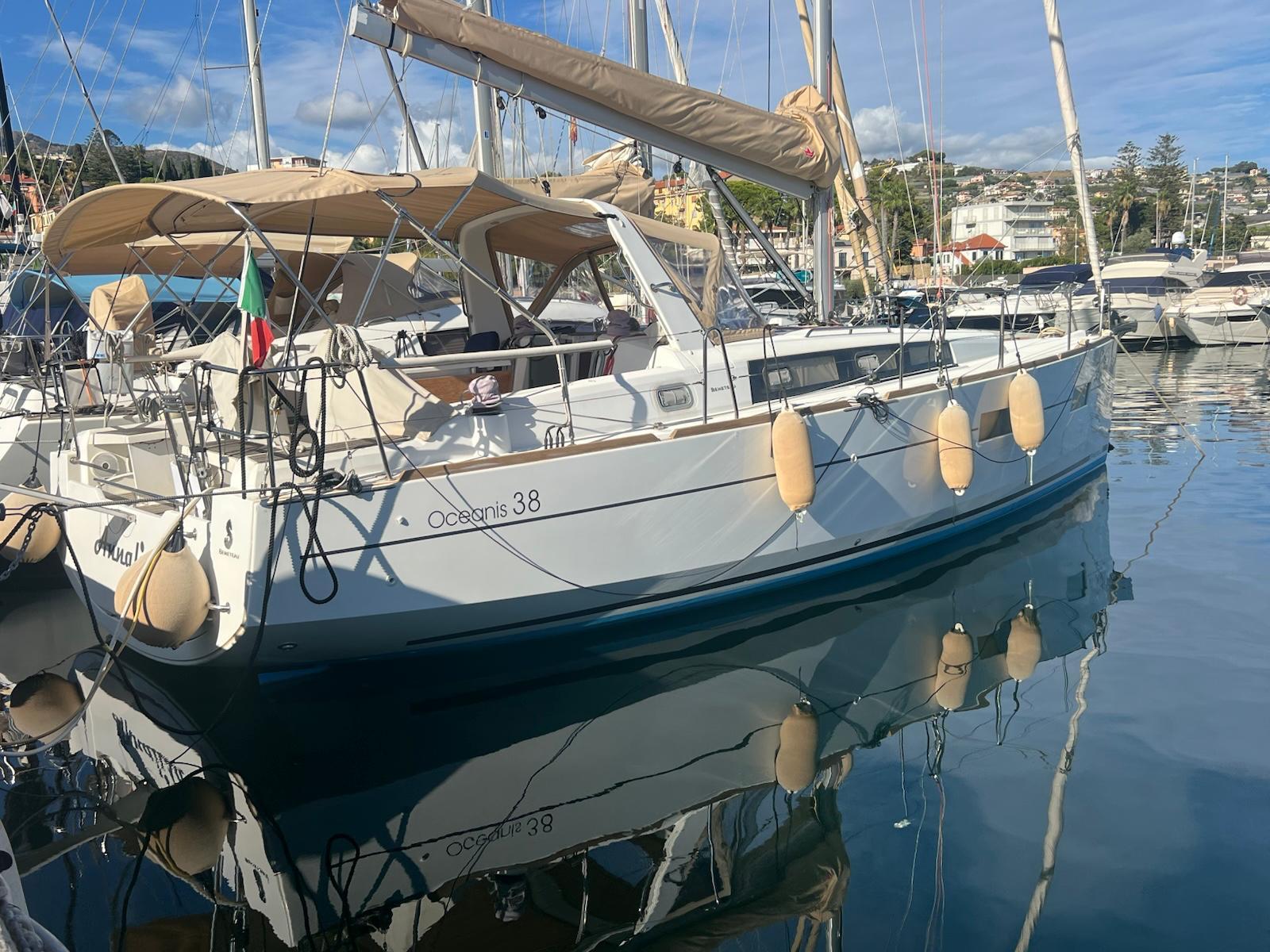 beneteau Oceanis 38