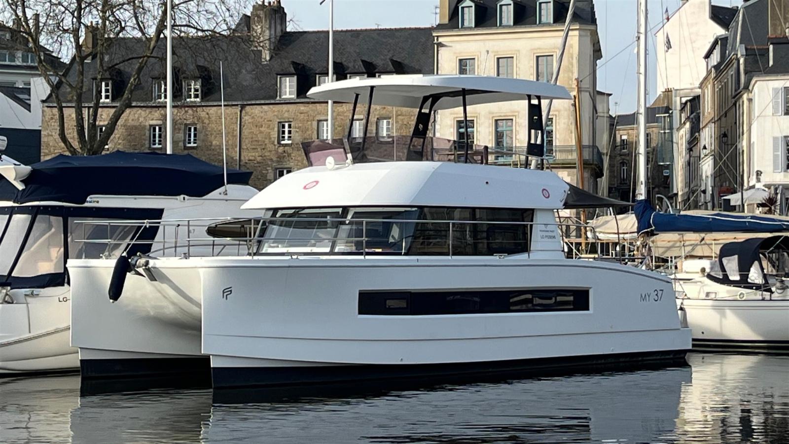 fountaine pajot Motor yacht 37