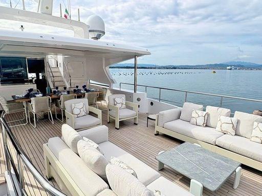 benetti Delfino 95