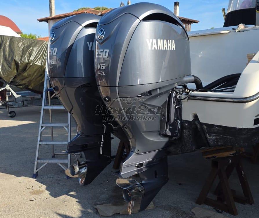 pursuit Tiara 3070 (motori 2026)