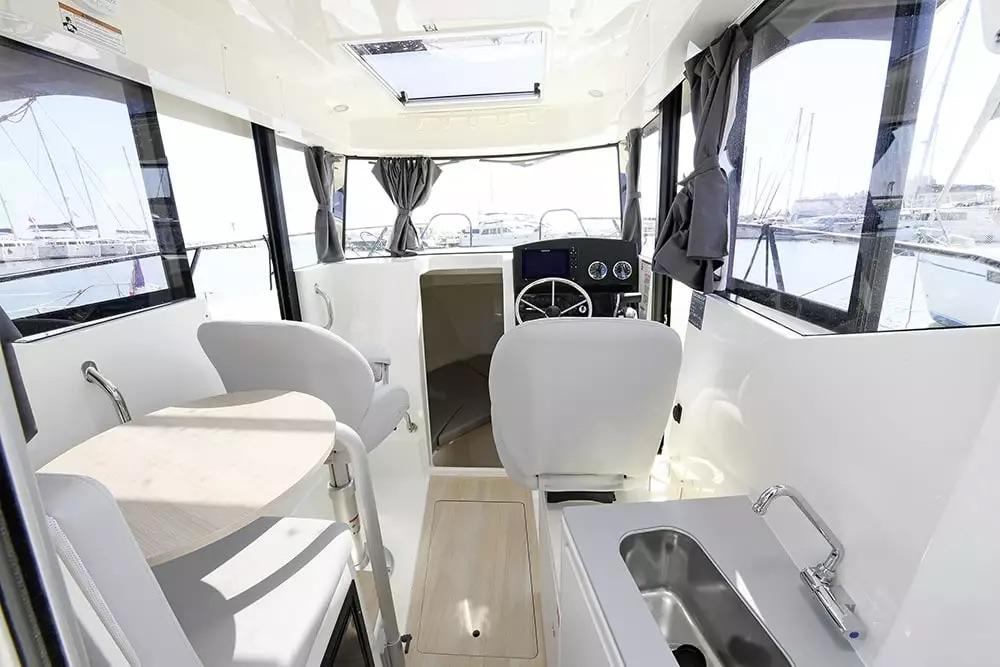 quicksilver Pilothouse 805