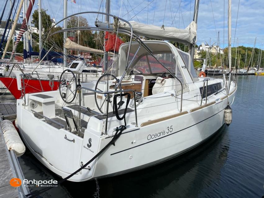 beneteau Oceanis 35