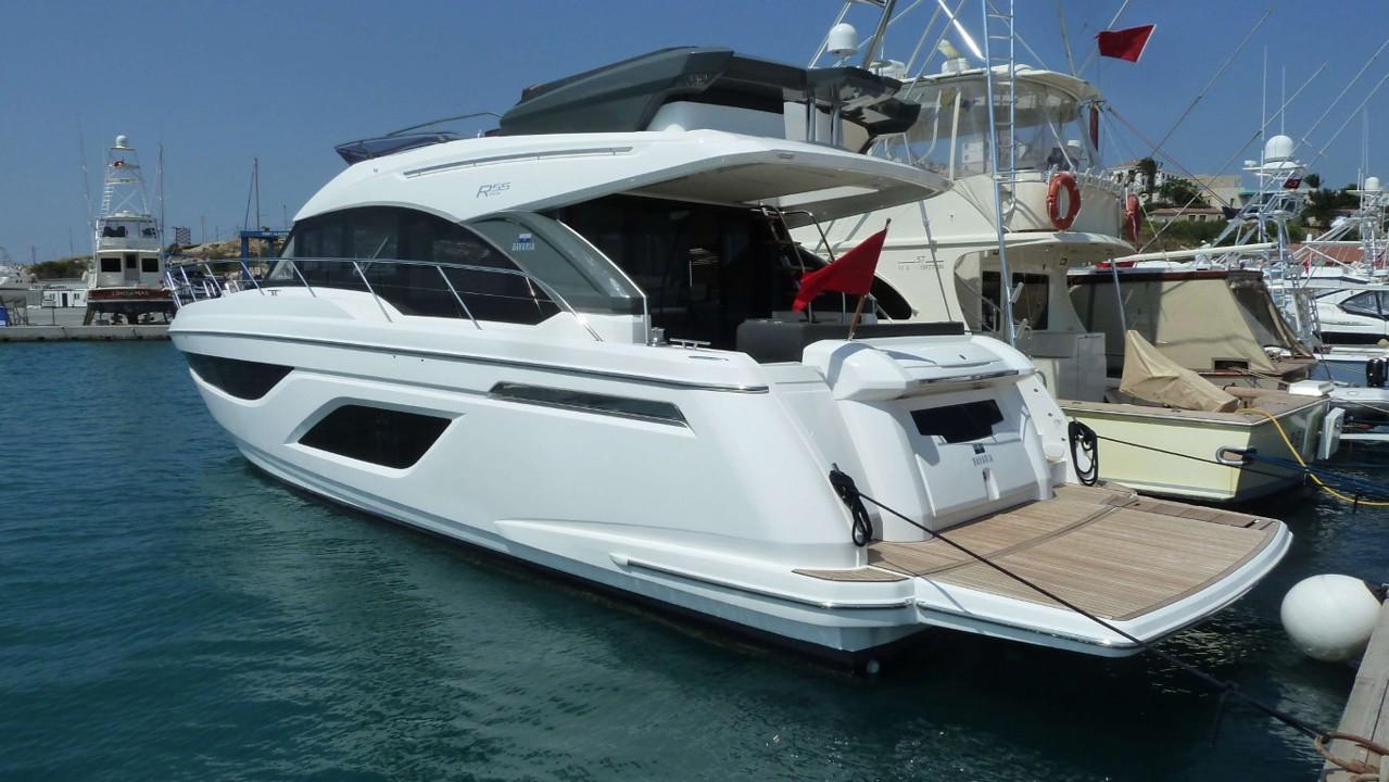 bavaria yachts R55 fly