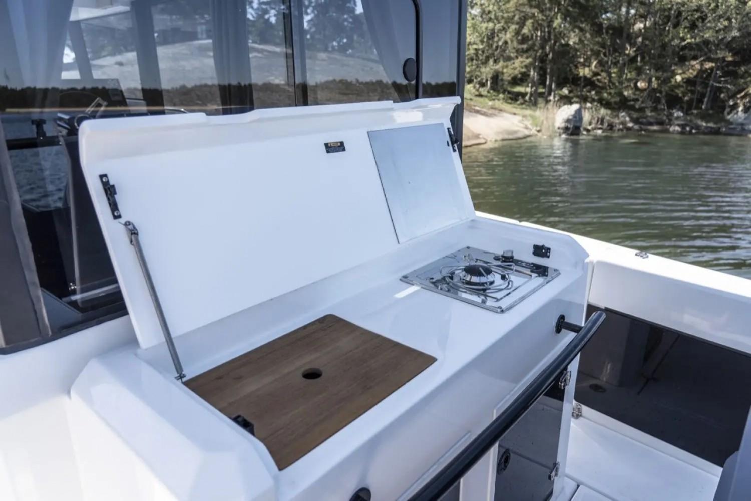 dromeas yachts D28 suv