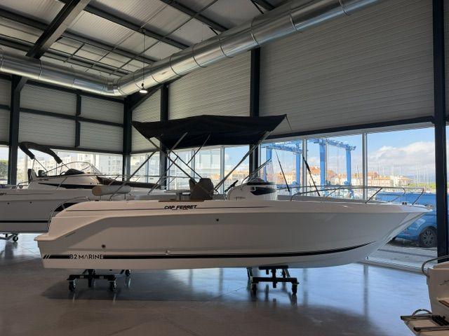 b2 marine Cap ferret 652 open
