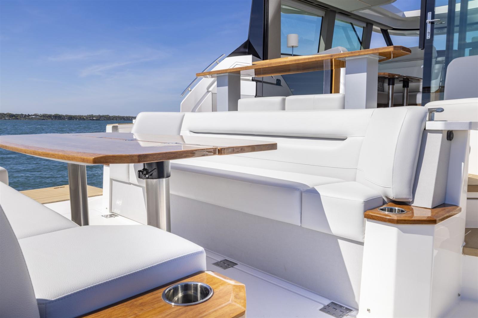 tiara yachts Ex54