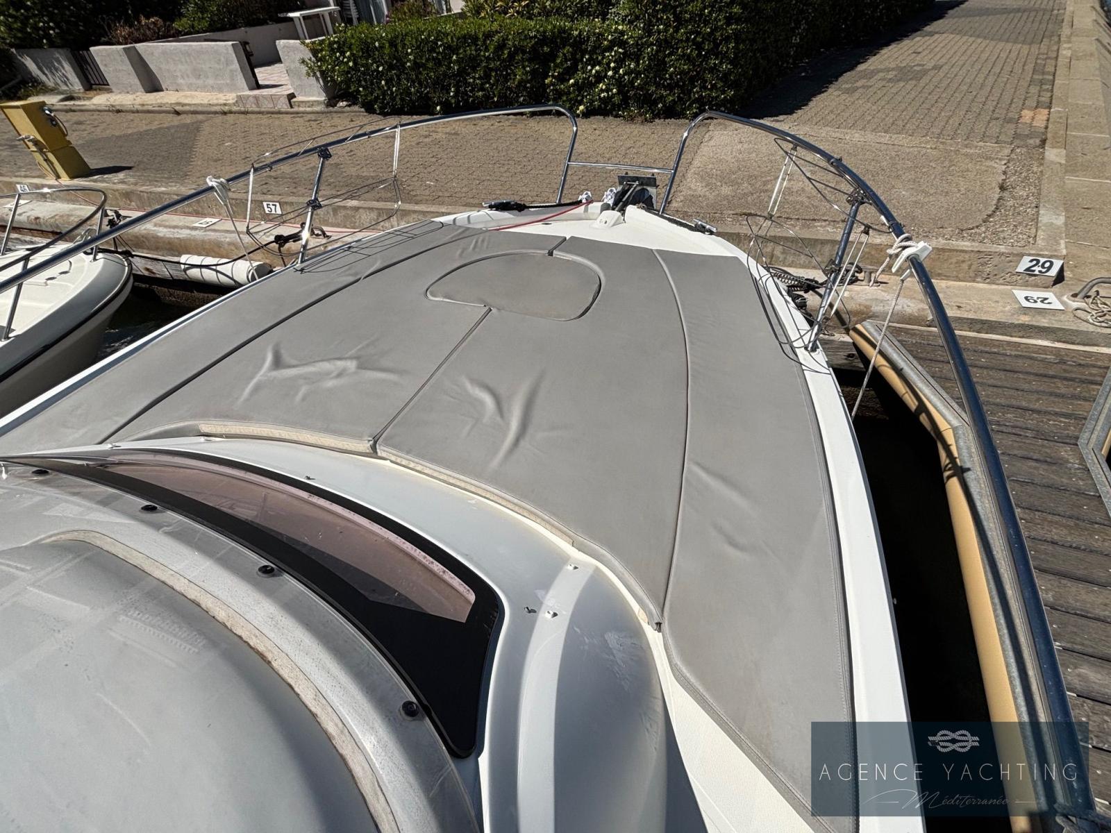beneteau Flyer 850 sun deck