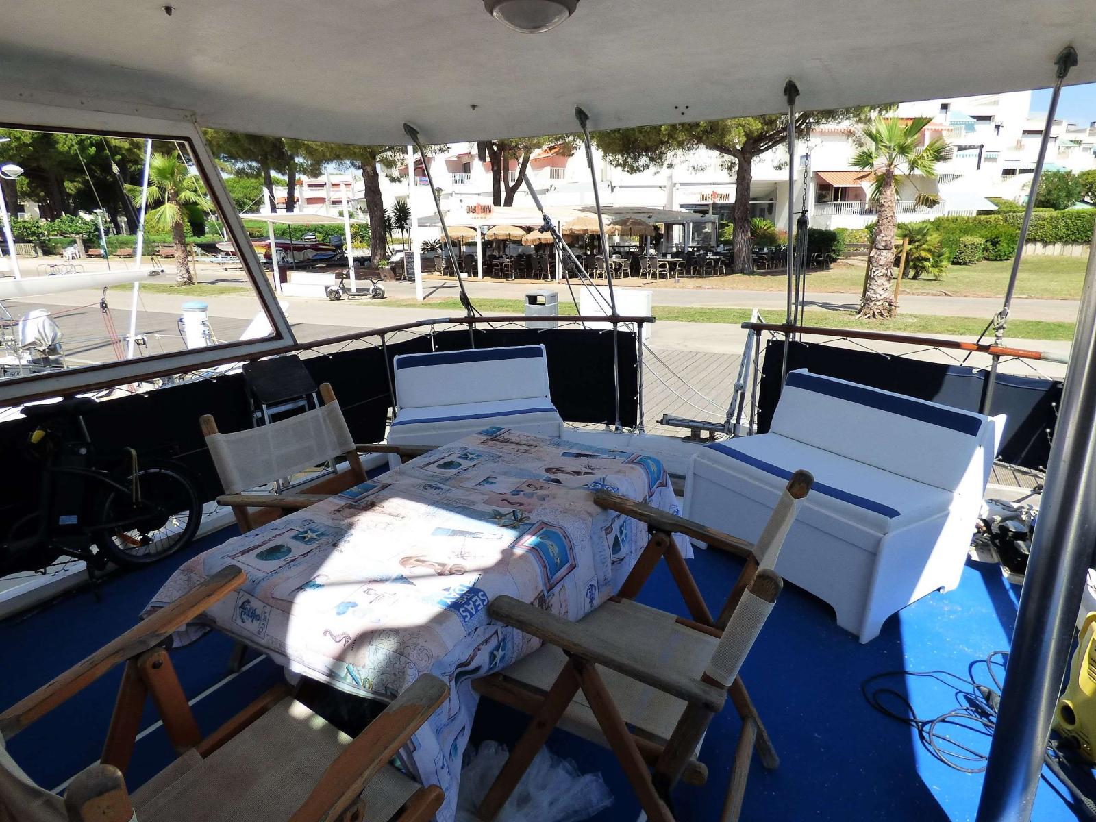 hatteras 58