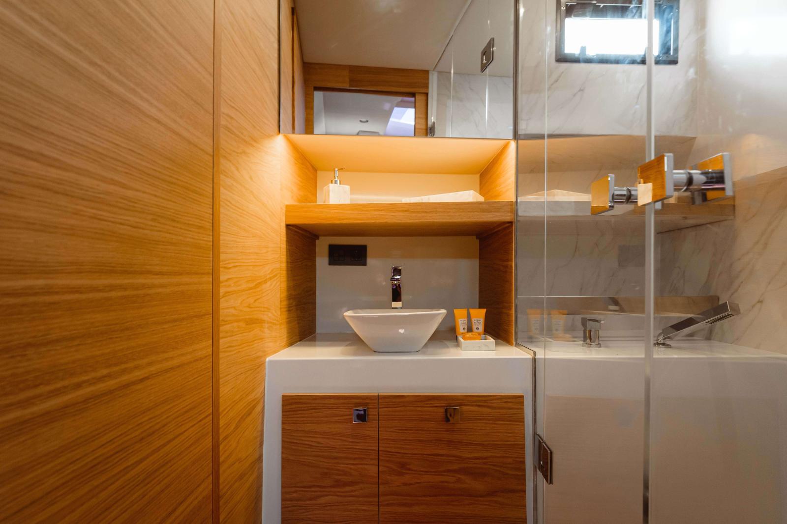 de antonio yachts D50 open