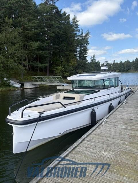 axopar 37 xc cross cabin