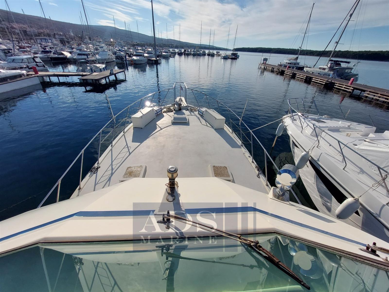 hatteras 52