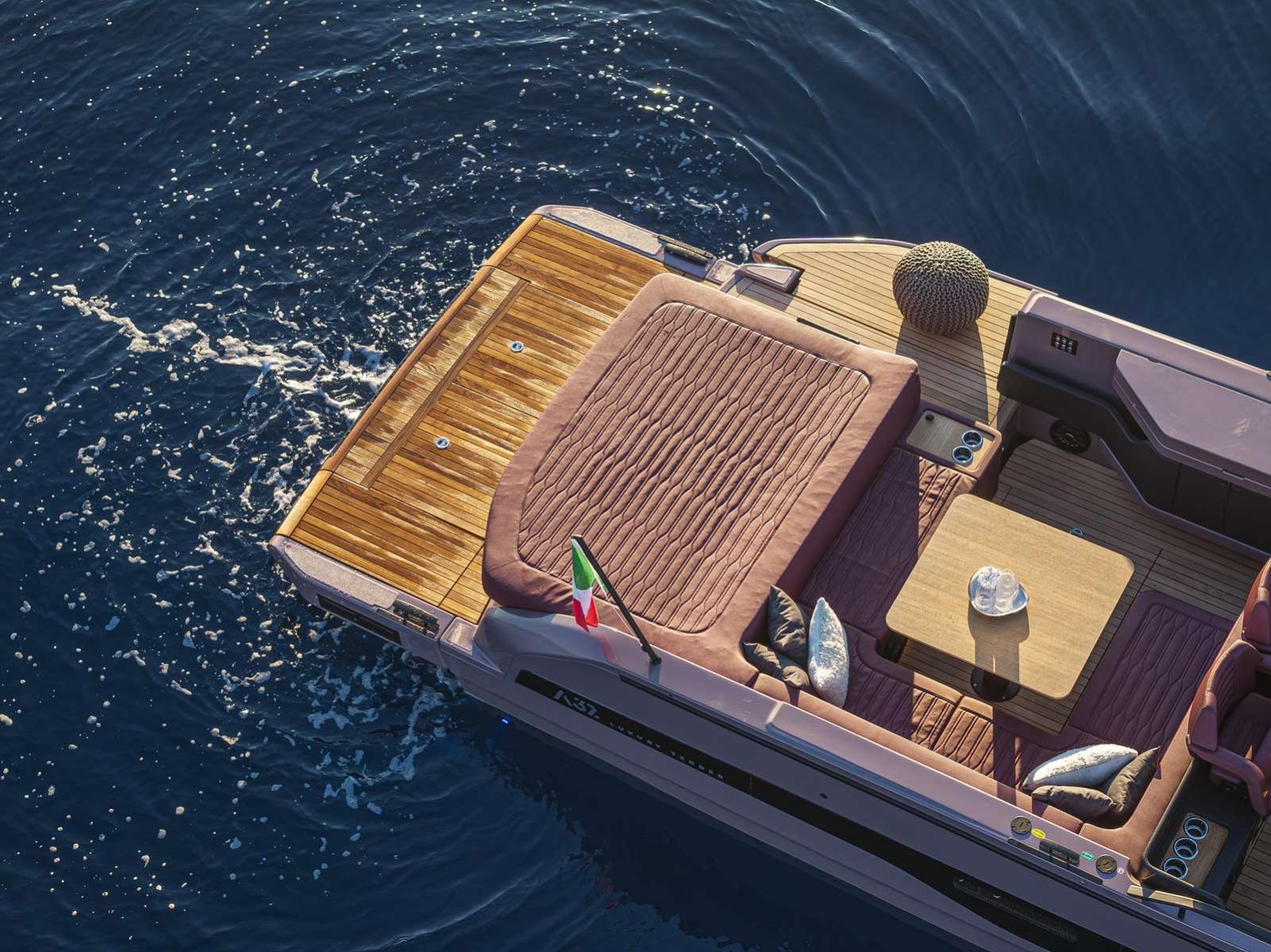 cranchi A32 luxury tender