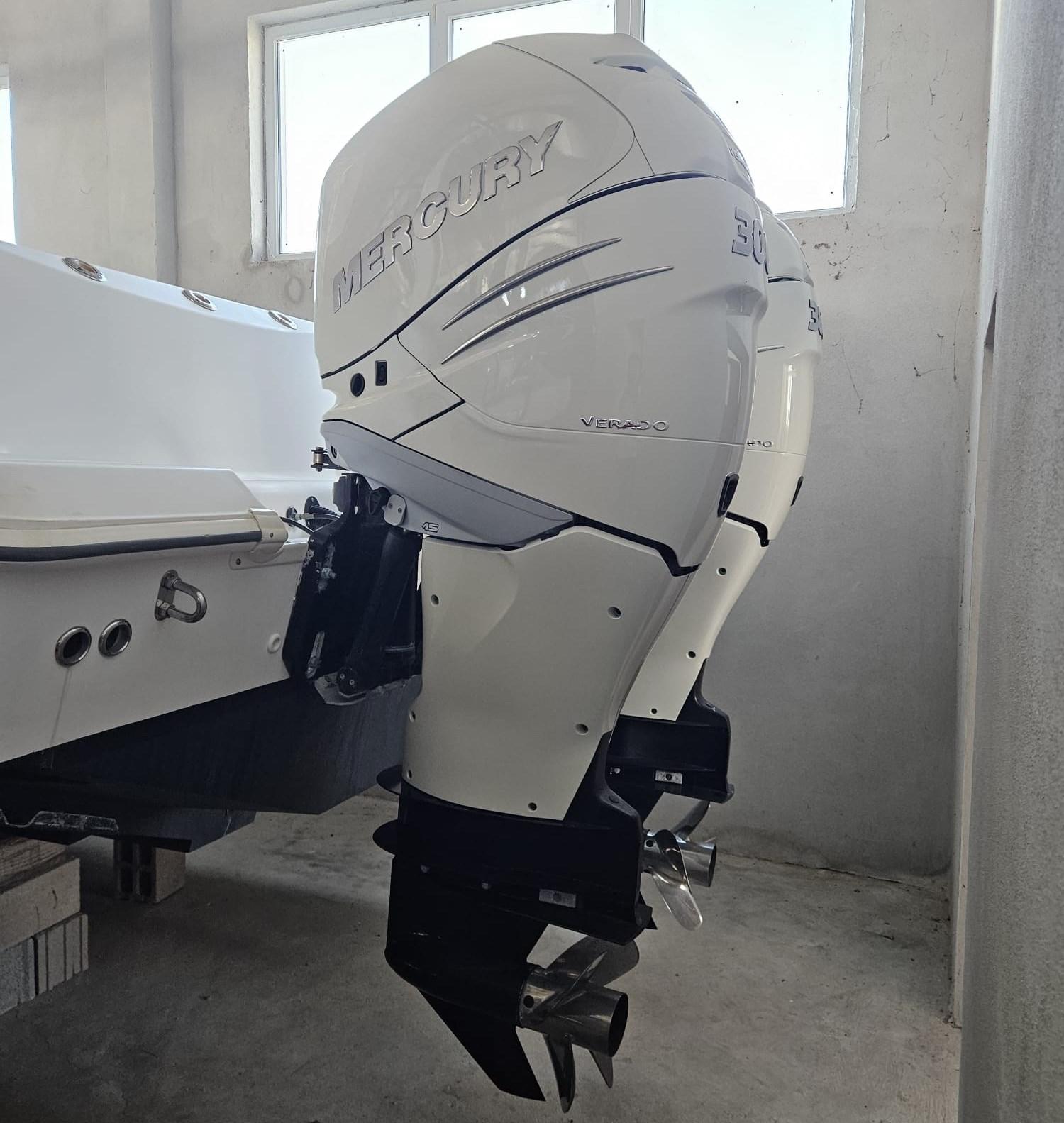 boston whaler Outrage 320