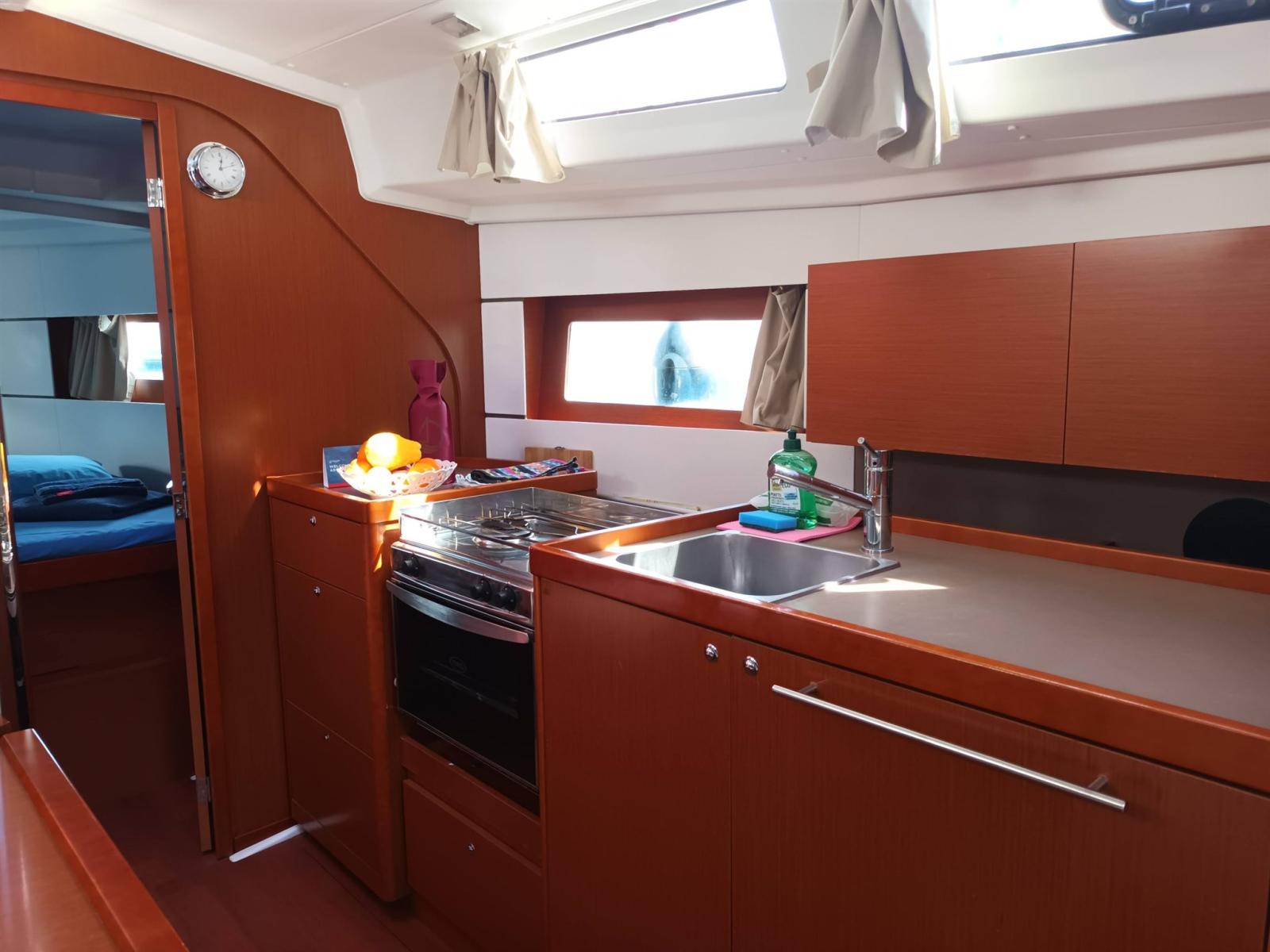 beneteau Oceanis 38