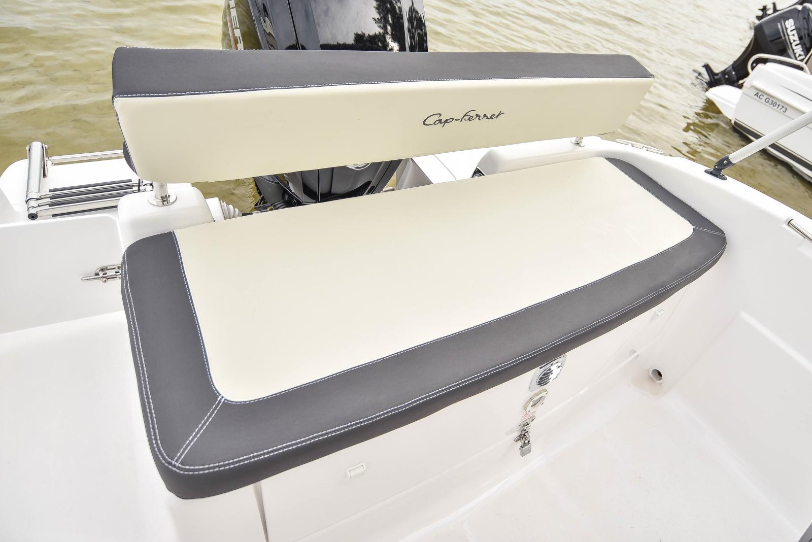 b2 marine Cap ferret 572 open