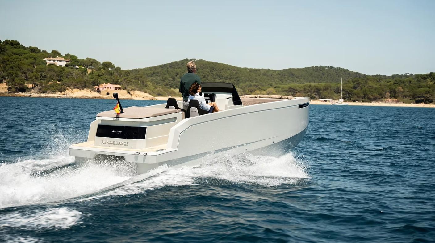de antonio yachts E23