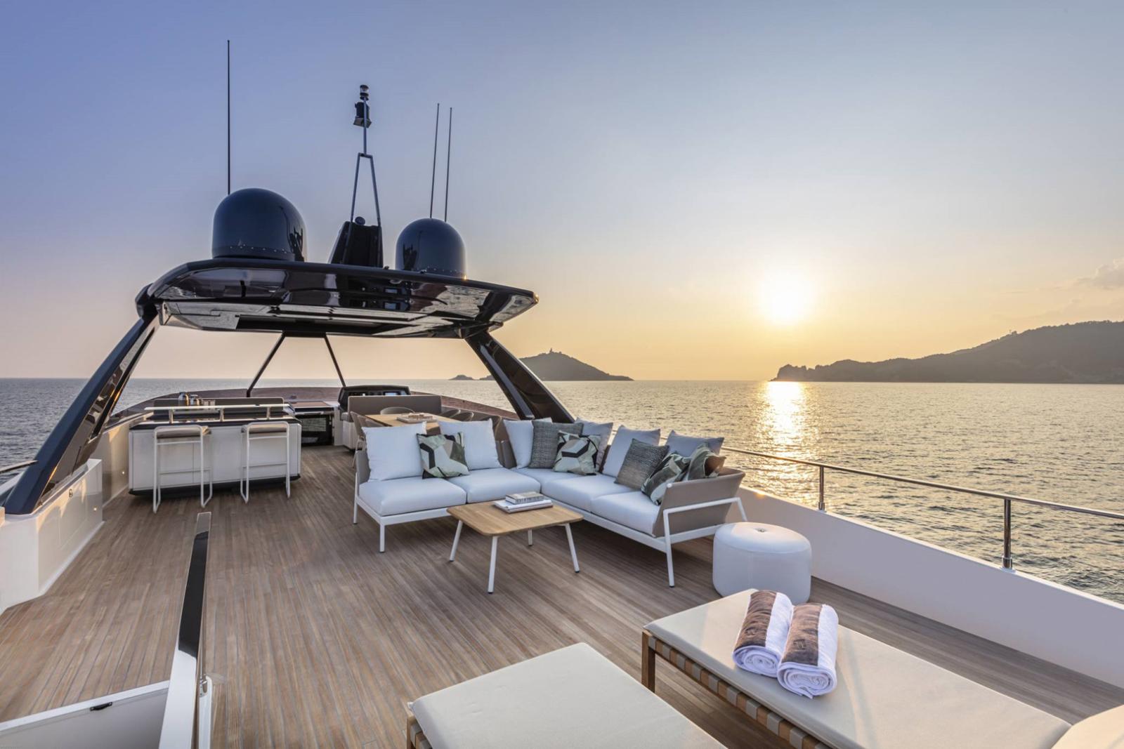 ferretti yachts 920 piola