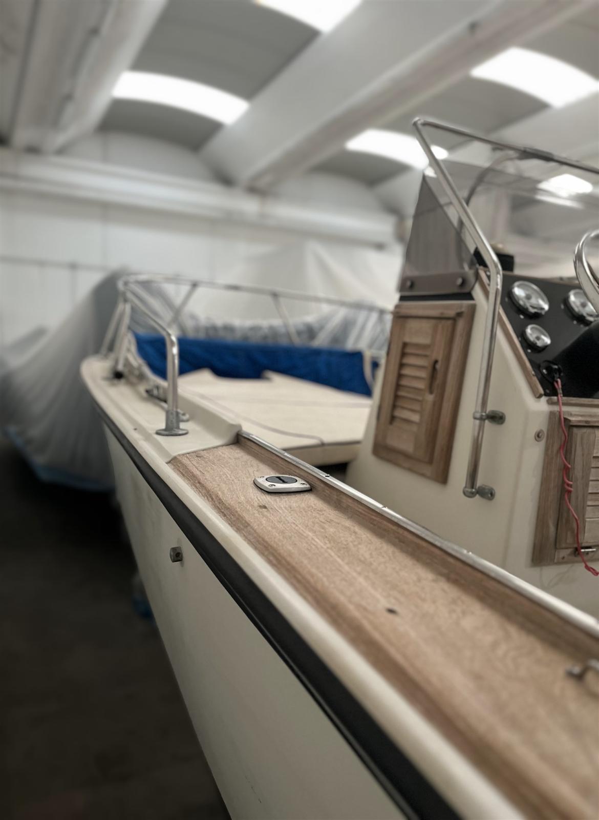 boston whaler Outrage 18