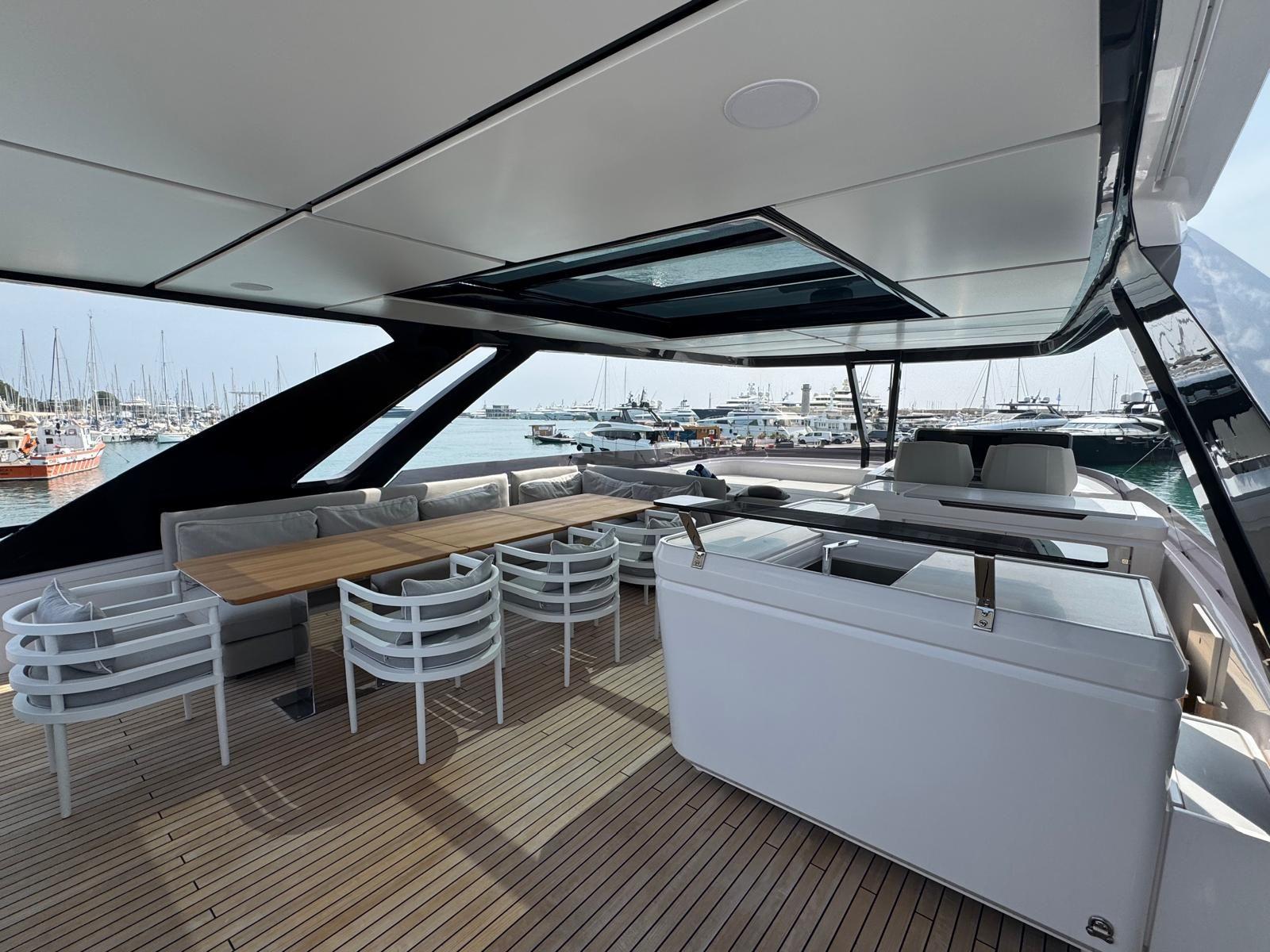 ferretti yachts 860