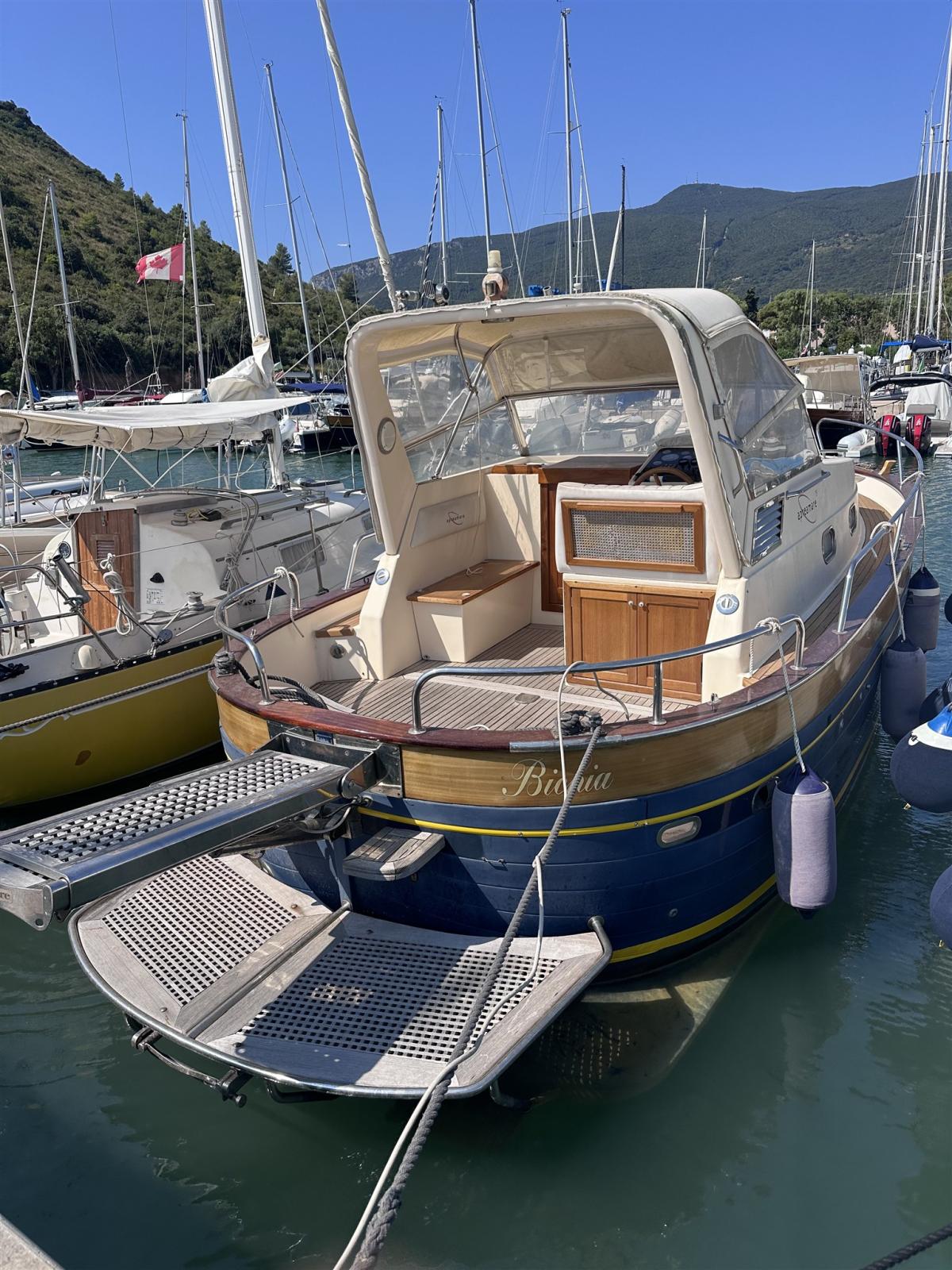 apreamare Smeraldo 750 cabin