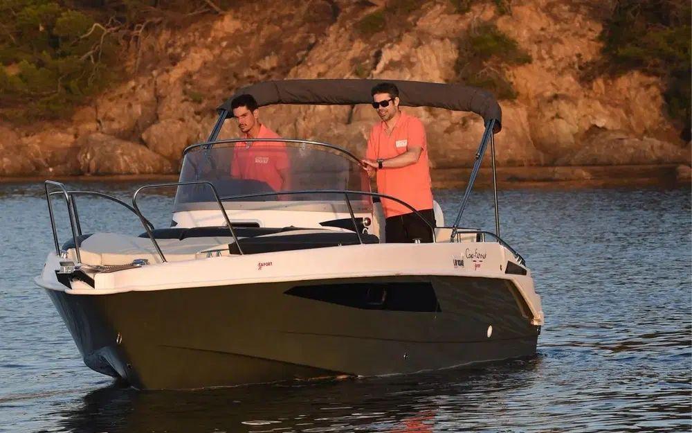 b2 marine Cap ferret 702