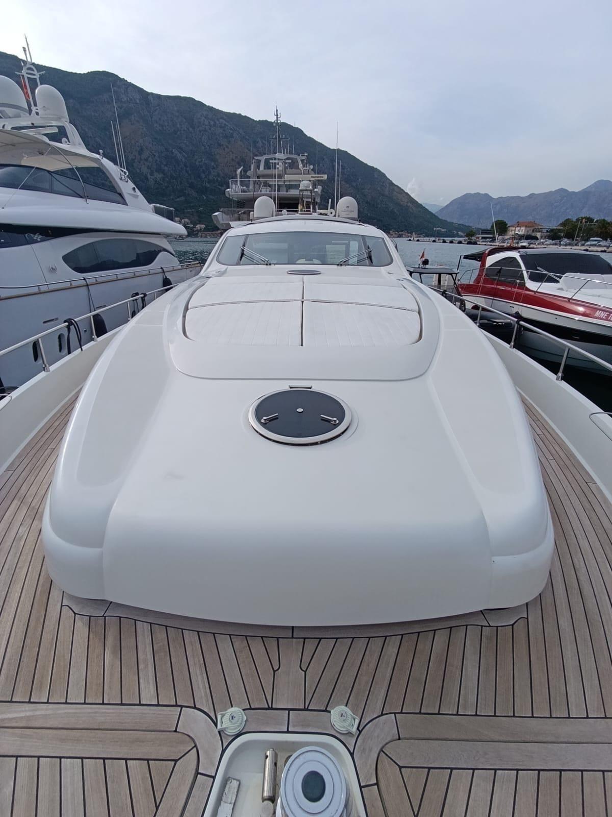 pershing 76