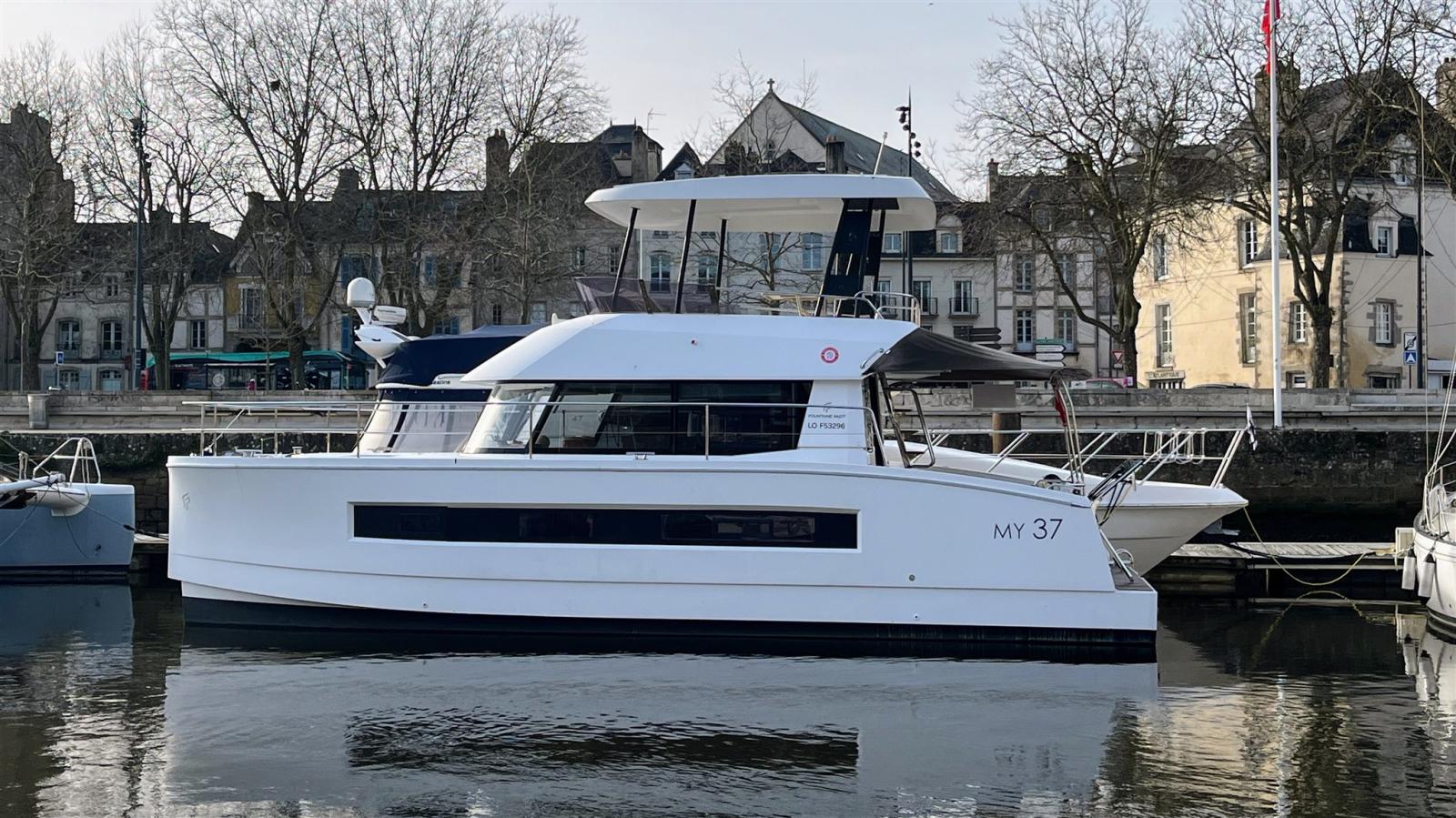 fountaine pajot Motor yacht 37