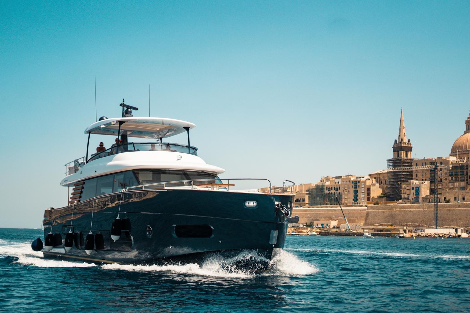 azimut Magellano 66