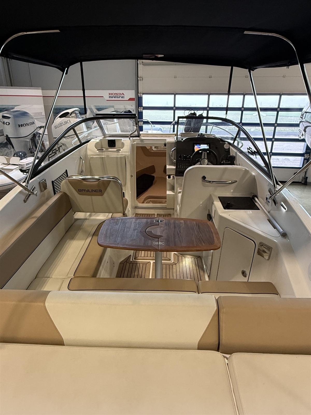 bayliner 742r cuddy cabin