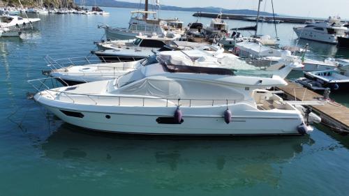 Ferretti 500