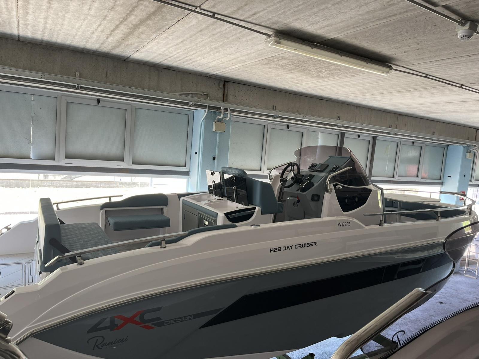 honda marine H28 day cruiser