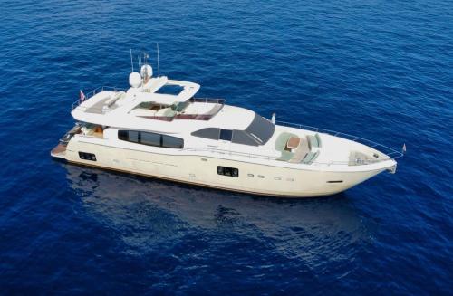Ferretti yachts altura 840