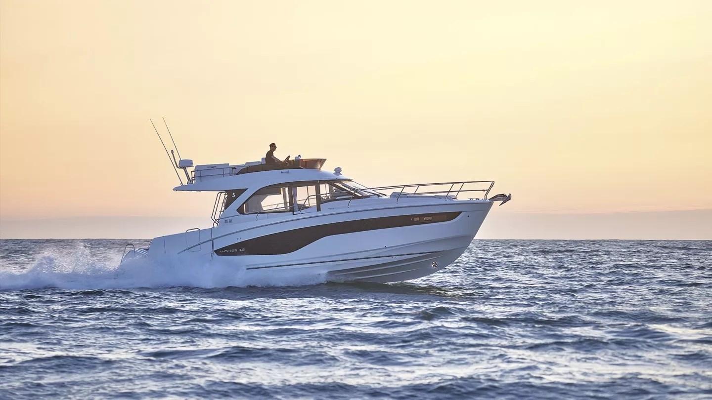 beneteau Antares 12 fly