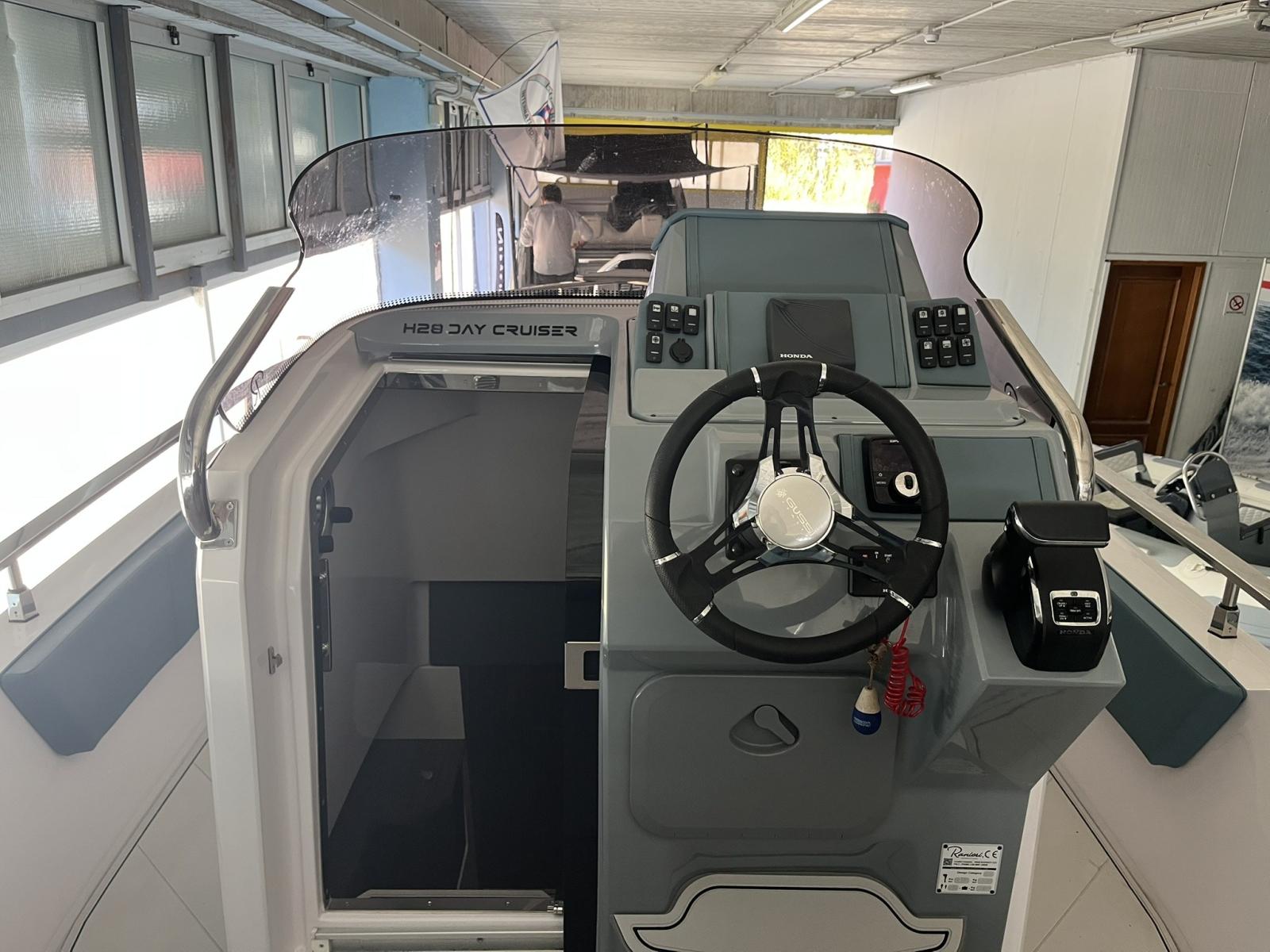 honda marine H28 day cruiser