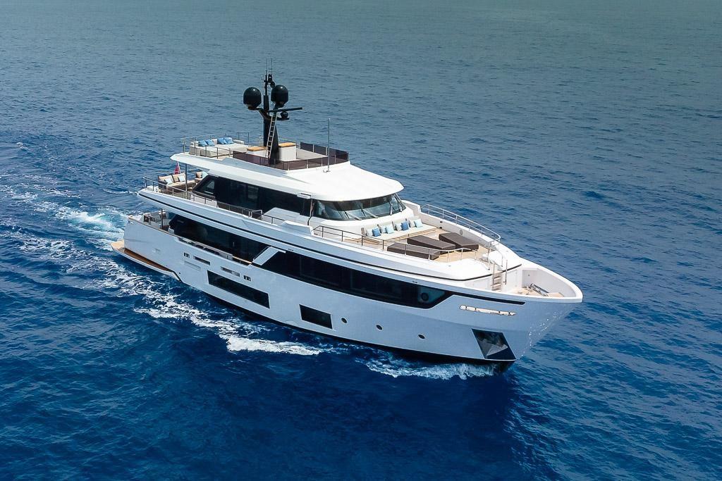 custom line Navetta 30